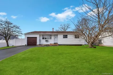 90 Selden Blvd, Centereach, NY 11720