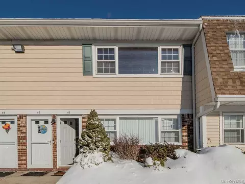 1 Atlantic Ave #45, Farmingdale, NY 11735
