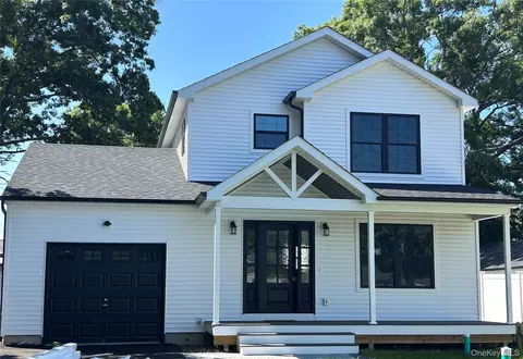 20 10th St, Lake Ronkonkoma, NY 11779