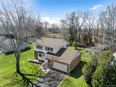 93 Saint Marys Dr, Jamesport, NY 11947