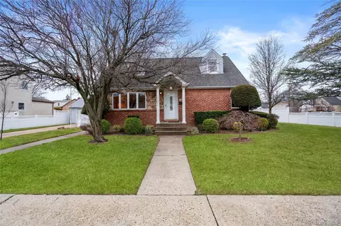 128 Rule St, Franklin Square, NY 11010