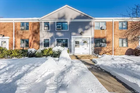 218-07 73rd Ave #UPPER, Oakland Gardens, NY 11364