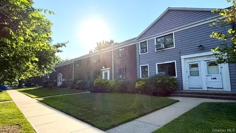 218-07 73rd Ave #UPPER, Oakland Gardens, NY 11364