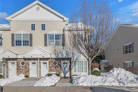 286 Spring Dr #286, East Meadow, NY 11554