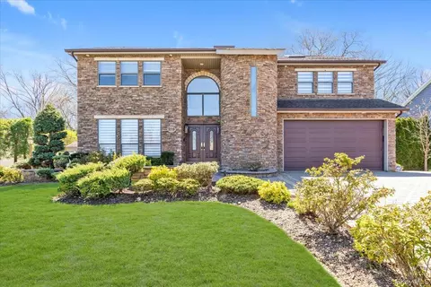 219 Carnation Dr, Farmingdale, NY 11735