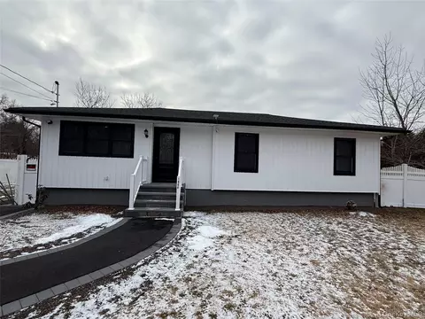 1068 Connetquot Ave, Central Islip, NY 11722