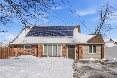 2287 7th St, East Meadow, NY 11554