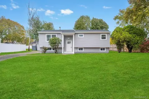 3004 New London Ave, Medford, NY 11763