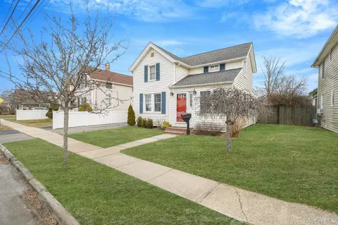 191 Smith Ave, Islip, NY 11751