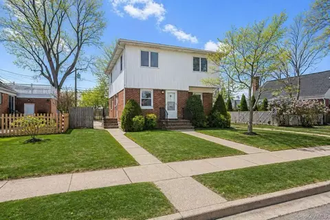 169 Wilton St, North Hempstead, NY 11040