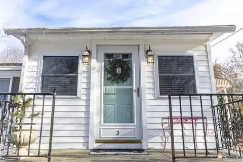 3 Vine Rd, Rocky Point, NY 11778
