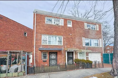 25-26 Bayside Ln, Flushing, NY 11358
