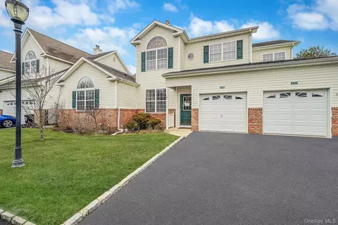109 Constantine Way, Mount Sinai, NY 11766