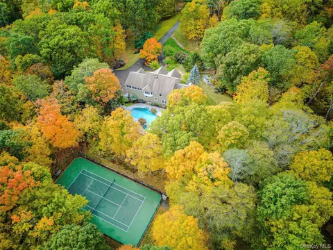 2 Red Oak Trl, Cortlandt, NY 10567