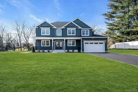 3 Carmine Ct, Commack, NY 11725