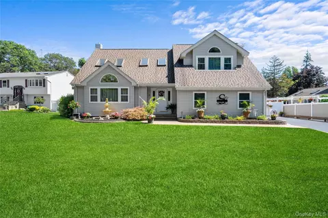 3 Crystal Brook Ct, Islip, NY 11751