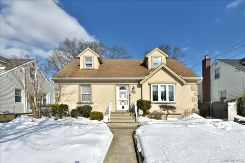 236 Thelma Ave, Merrick, NY 11566