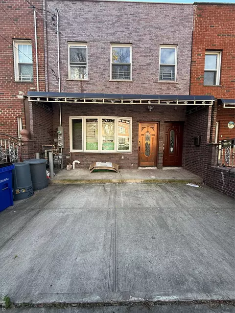 2356 Waterbury Ave, New York, NY 10462
