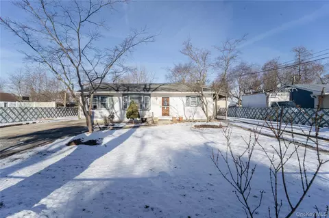 9 Patton St, Brentwood, NY 11717