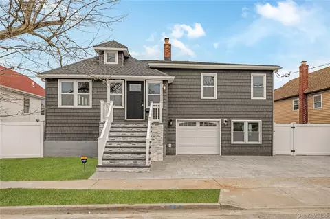 1043 Delaware Ave, Island Park, NY 11558
