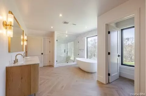 Bath - 10 Shadow Ct, Wappinger, NY 12590 photo 1 of 1