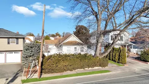 31 Cherry Ave, Bethpage, NY 11714