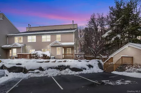 1004 Cypress Ct, Highland Mills, NY 10930