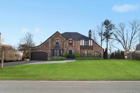 25 Pond Park Rd, North Hempstead, NY 11023