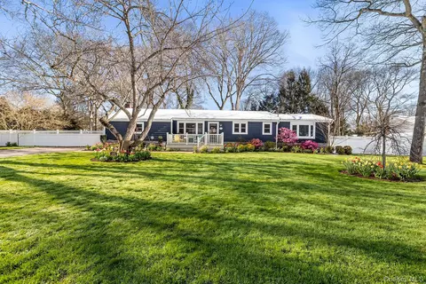 211 Oswego Ave, Medford, NY 11763