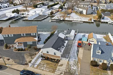 76 Alhambra Rd, Massapequa, NY 11758