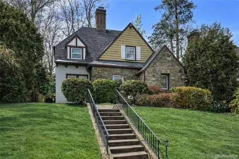 18 Bailey Pl, New Rochelle, NY 10801