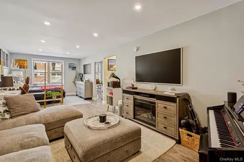 700 Shore Rd #5U, Long Beach, NY 11561