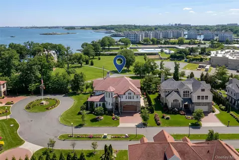 9 Brittany Ln, New Rochelle, NY 10805