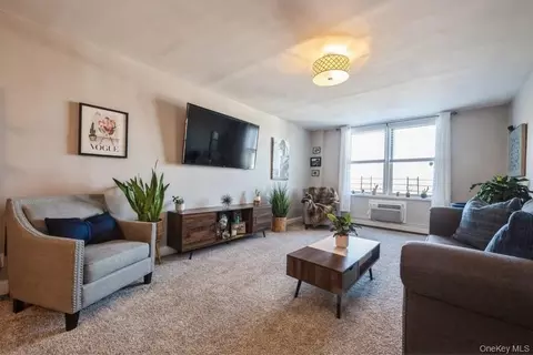 54-40 Little Neck Pkwy #6M, New York, NY 11362