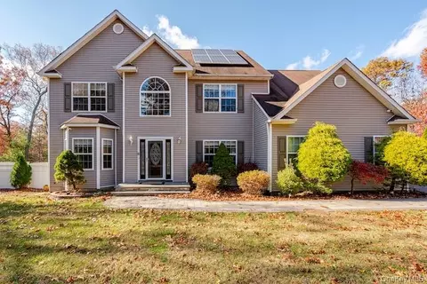 1 Brittany Ct, Ridge, NY 11961