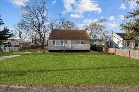 193 N Arizona Rd, West Babylon, NY 11704