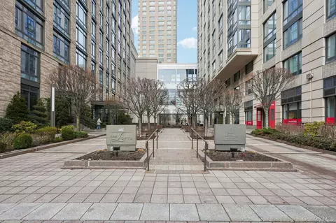 10 City Pl #3D, White Plains, NY 10601