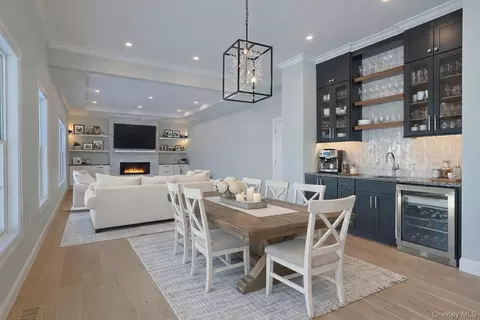 Dining - 50 Austin Pl, Briarcliff Manor, NY 10510 photo 2 of 3