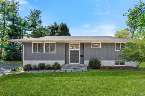 7 Dogwood Ln, Greenburgh, NY 10533