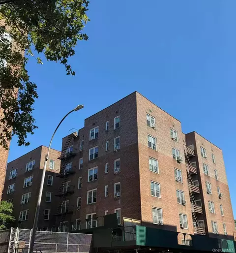4240 Bowne St #5H, Flushing, NY 11355