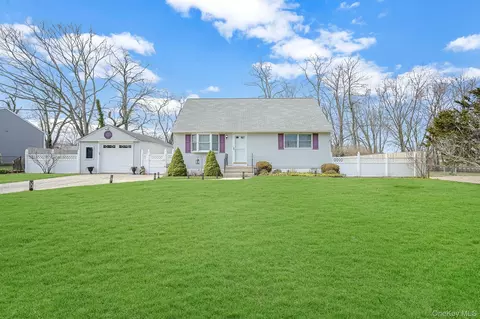 15 Lehigh Ave, Centereach, NY 11720