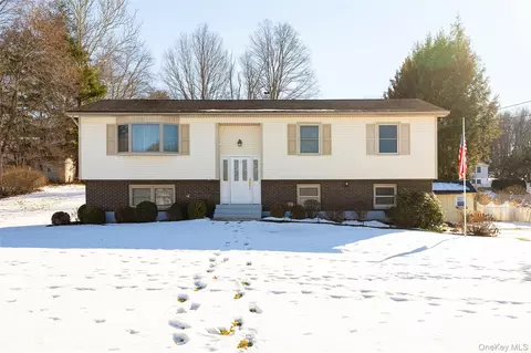 25 Verplanck Ave, East Fishkill, NY 12533