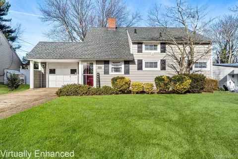111 Stirrup Ln, Levittown, NY 11756