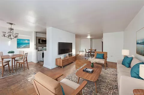 9910 60 Ave #CC1, Corona, NY 11368