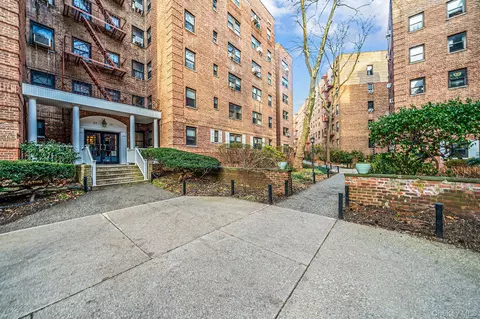 83-75 118th St #5A, New York, NY 11415