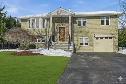 4 Stell Ln, East Northport, NY 11731