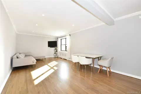 211-06 75th Ave #2E, Oakland Gardens, NY 11364