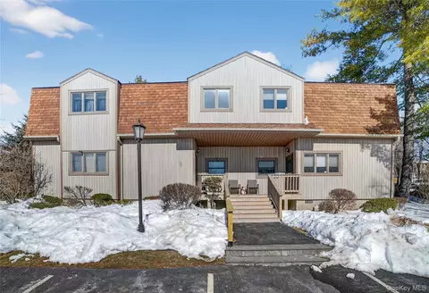 20 Beecher Ln, Peekskill, NY 10566