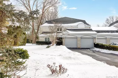27 Fairway Dr, North Hempstead, NY 11030