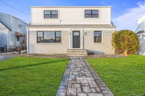 1709 Camp Ave, Merrick, NY 11566